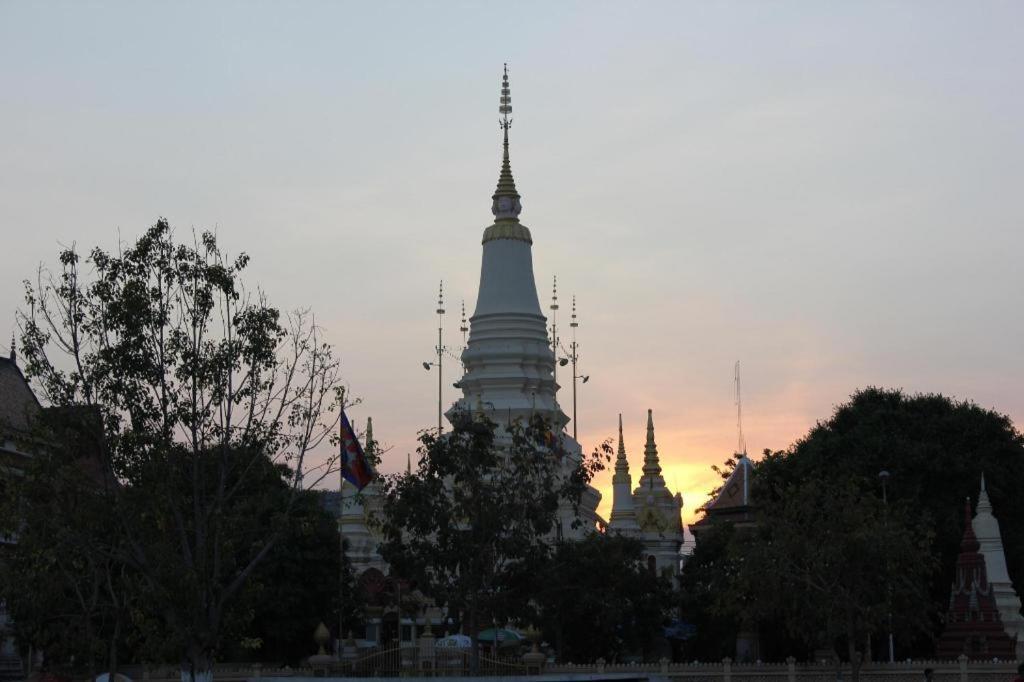 Hotel Zing Phnom Penh Bagian luar foto