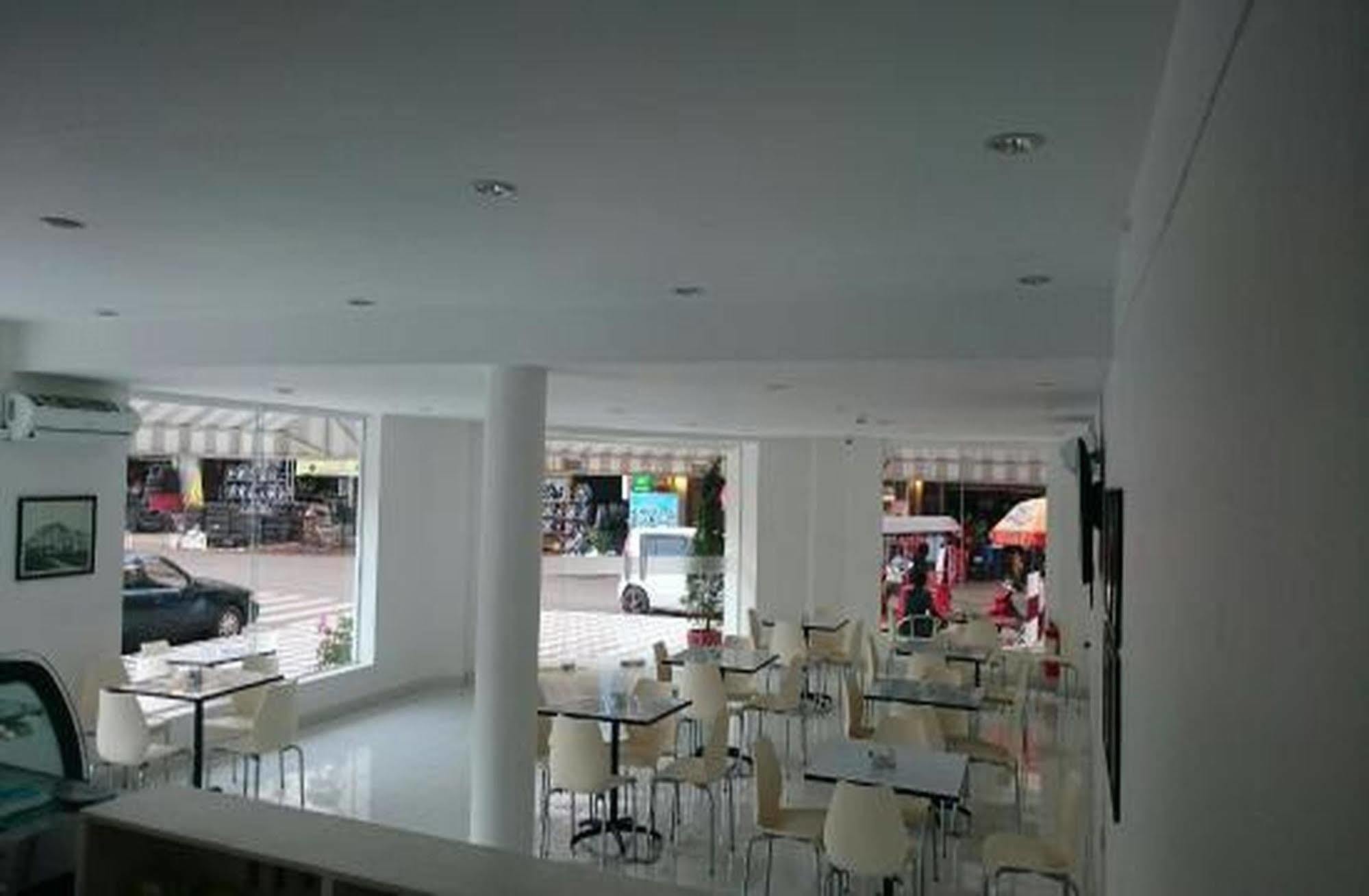 Hotel Zing Phnom Penh Bagian luar foto